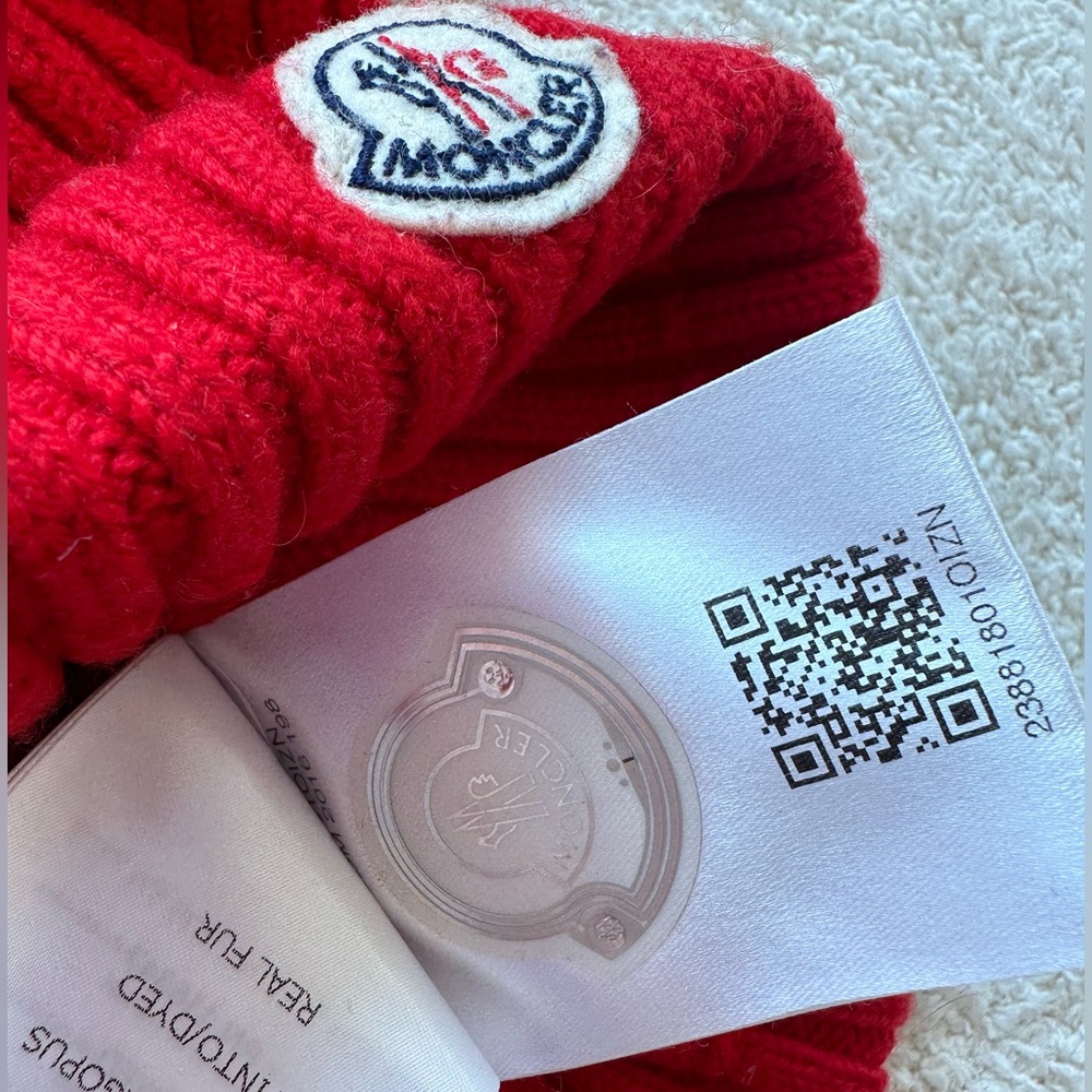 Moncler hat - Picture 4 of 4